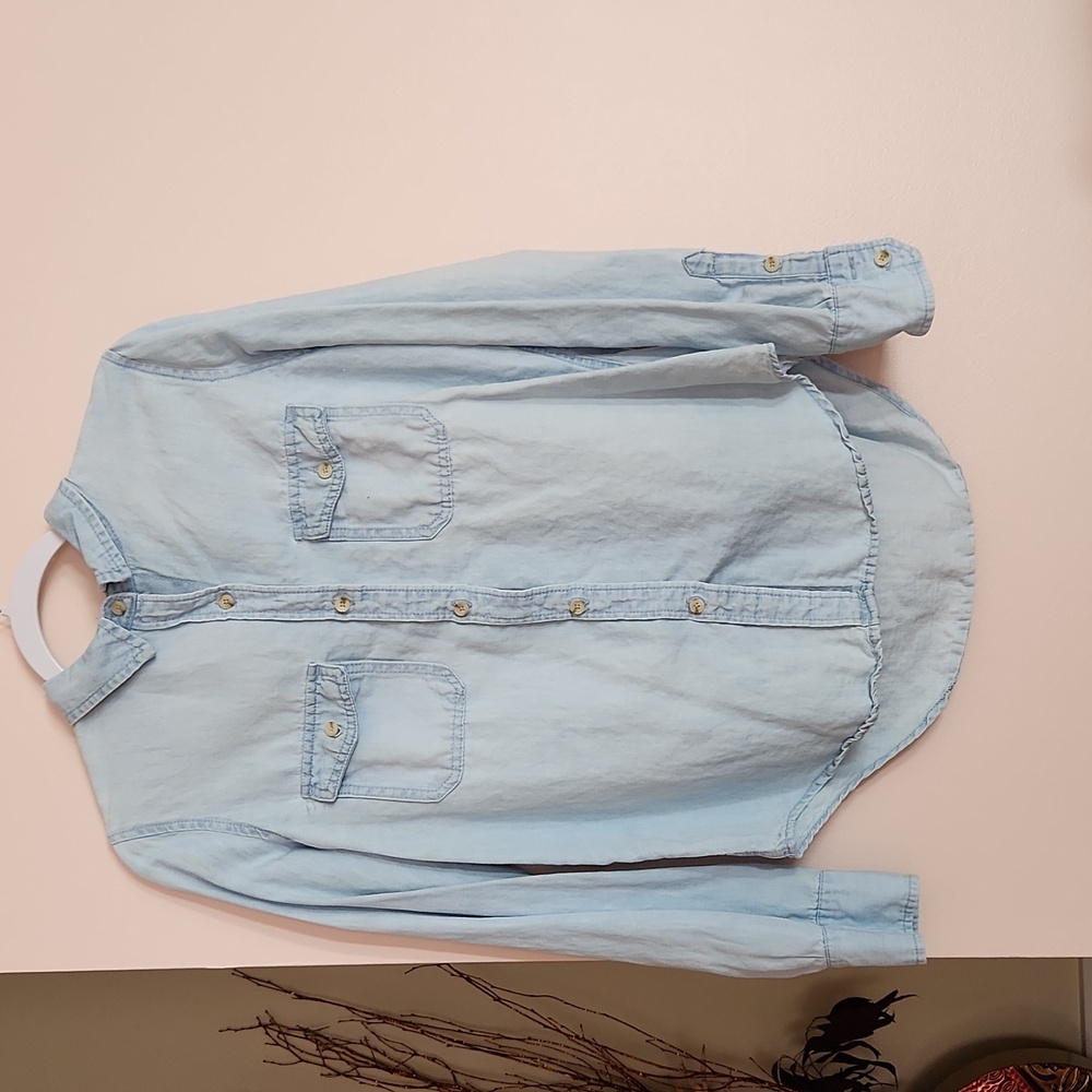 Women’s Universal Threads denim shirt size M